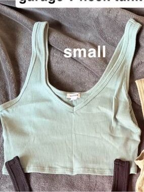 garage ribbed v neck tank size small
